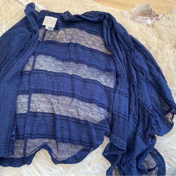 Chaser Revolve Navy Blue Lace Cover Up Shawl - Picture 7 of 8